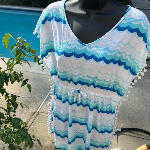 White and Blue Wave Beach Cover Up - Picture 6 of 14